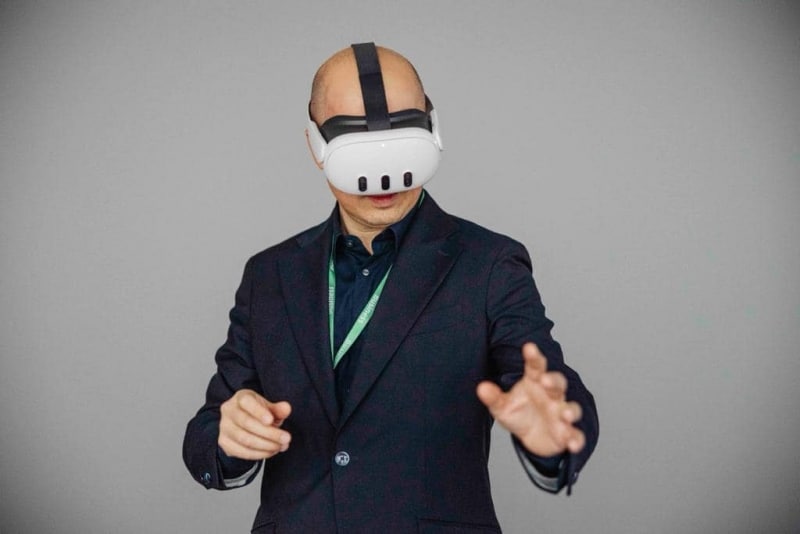 Un român invitat la Facebook