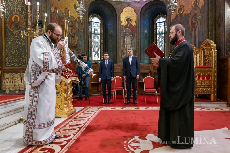 Premierul s-a dus la slujba de Crăciun de la Patriarhie