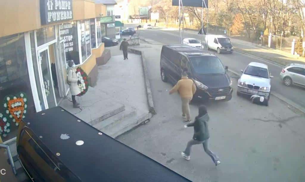 Detalii noi în cazul șocant de la Slatina: Tânărul călcat cu mașina își urmărea fosta iubită, care obținuse ordin de protecție