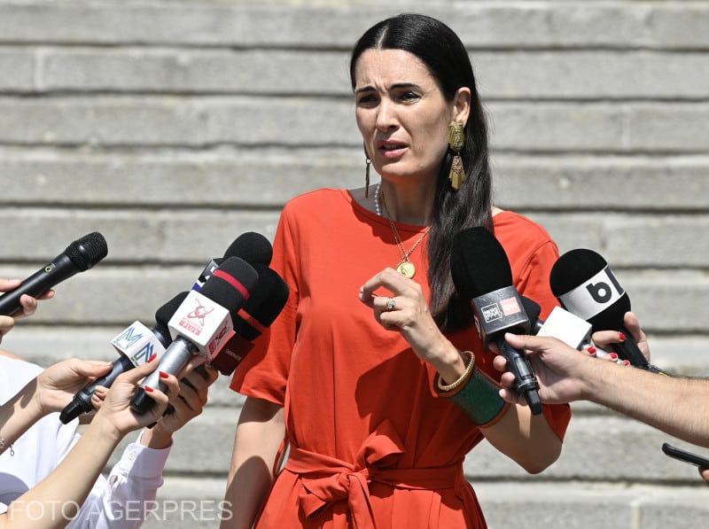 VIDEO „Vrem să o … pe mă-ta”. Un consilier PNL a uitat să închidă microfonul. Clotilde Armand zice că a fost înjurată / Liberalul spune că vorbea de altcineva și-și cere scuze