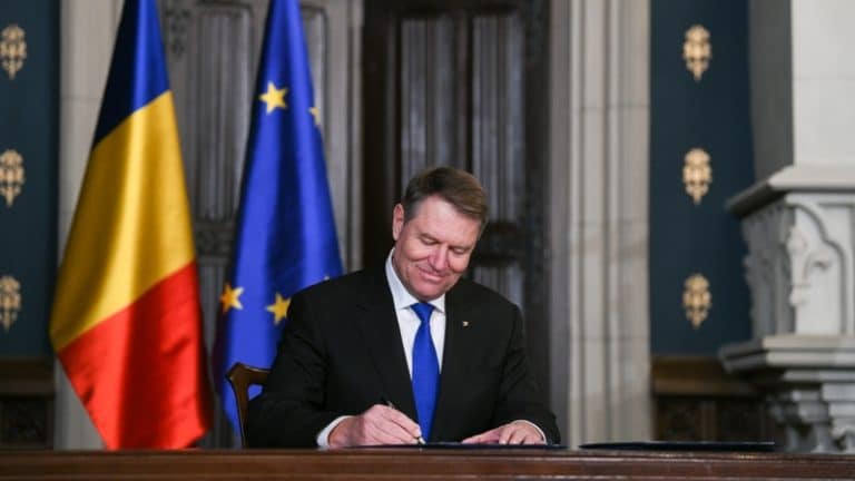Acord de recunoaştere a studiilor între România şi Ucraina! Klaus Iohannis a promulgat legea