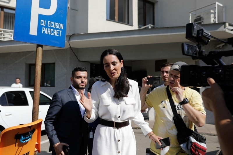 Clotilde Armand pozează din nou în victimă