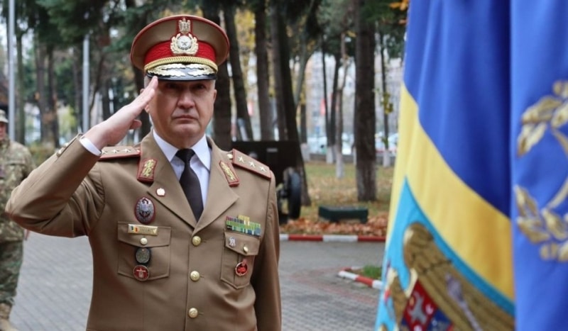 ‘Afară din post cu iresponsabilul din fruntea Armatei!’