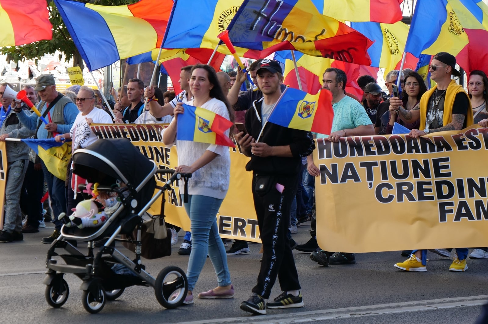 EXCLUSIV Un sondaj naţional arată că AUR ar lua cele mai multe voturi de la tinerii între 18-35 de ani „dacă alegerile au loc duminica viitoare”