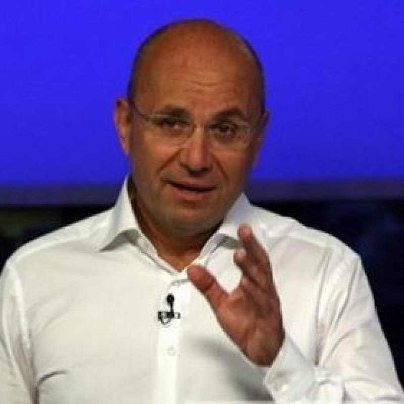 ‘umbra’ care îl controlează cu adevărat
