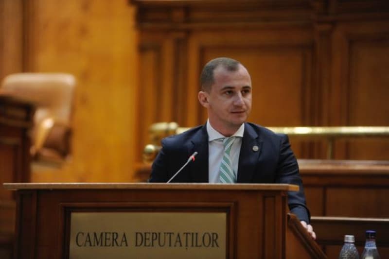 Mă îndoiesc de inteligența lui