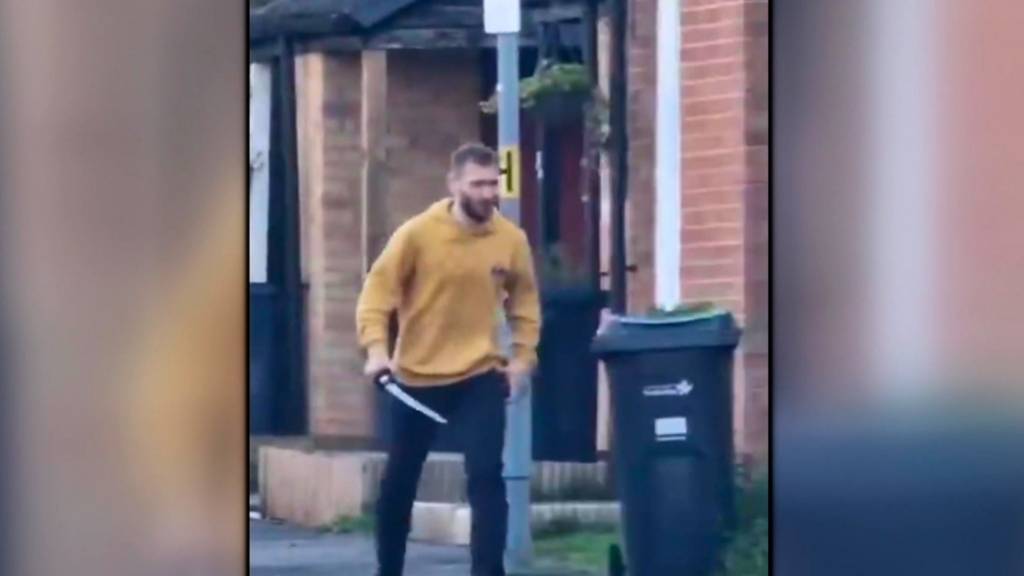 VIDEO Un băiat de 14 ani a murit într-un atac cu sabia la Londra. Mai multe persoane rănite, suspectul a fost arestat