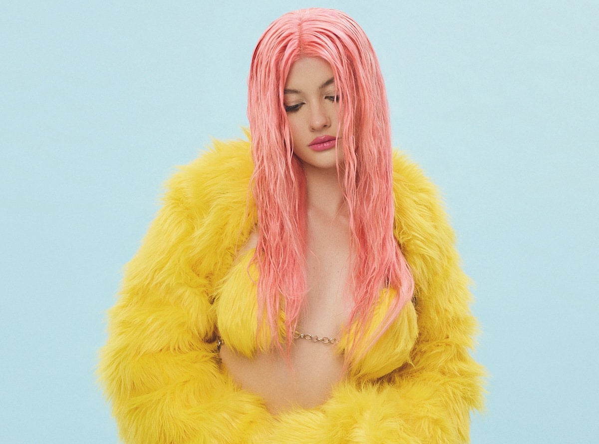 INTERVIU. Apelul artistei Erika Isac, cea care șochează prin inițiativele sale: „Dacă nu ne spunem părerea măcar prin vot…”