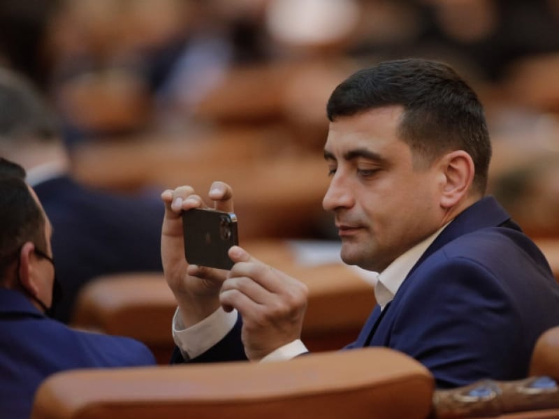 AUR sub sufrageria lui Dan Diaconescu