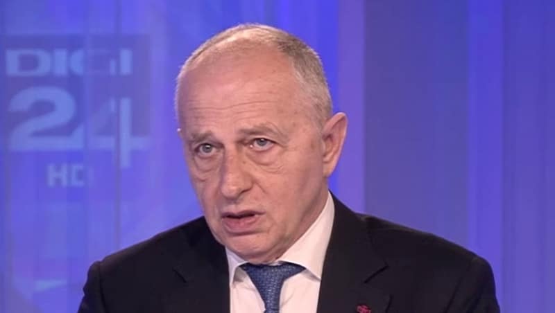 ‘Este cel mai primitiv din toată Europa / Ce e asta? Nu ştiu să protejez datele?’