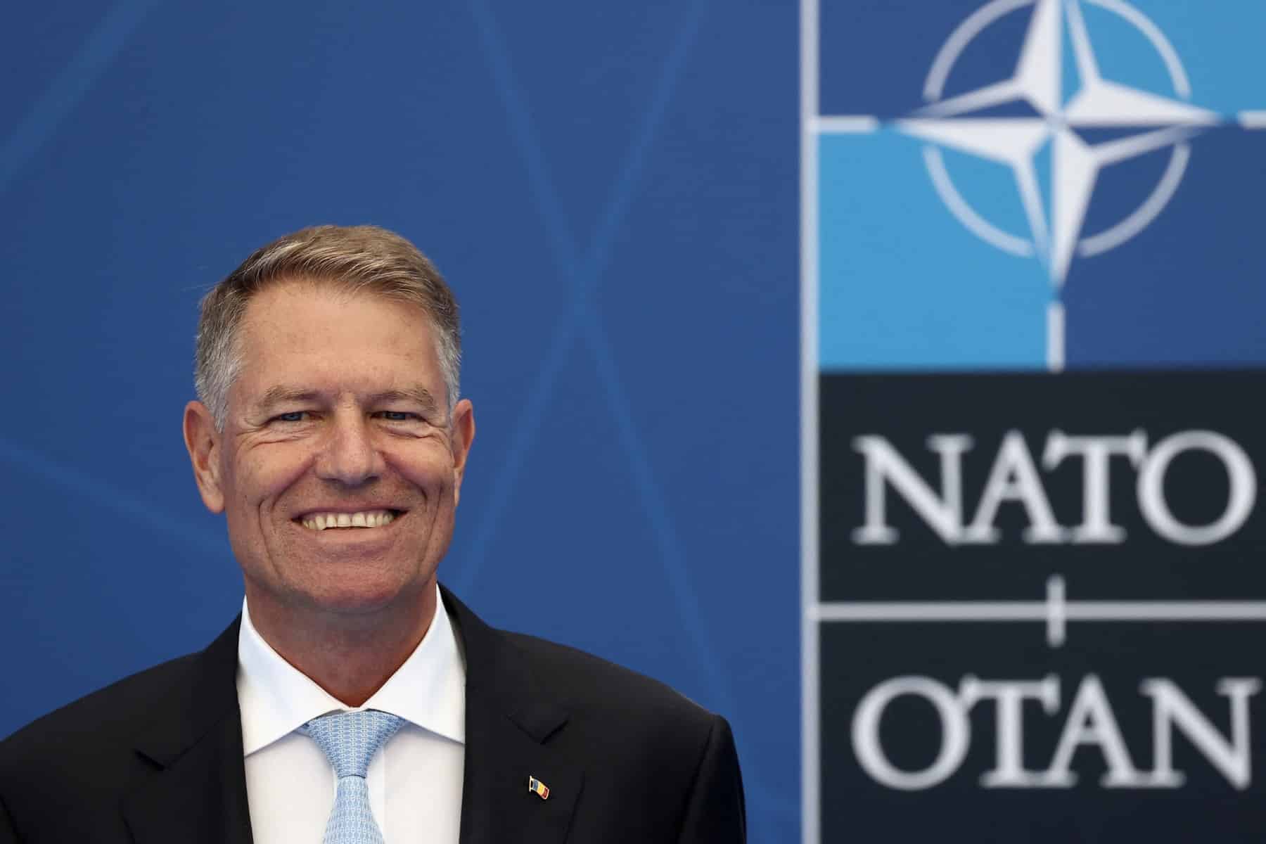 Creşte presiunea asupra președintelui Iohannis pentru a se retrage din cursa pentru conducerea NATO. Scenarii la Bruxelles pentru șeful statului