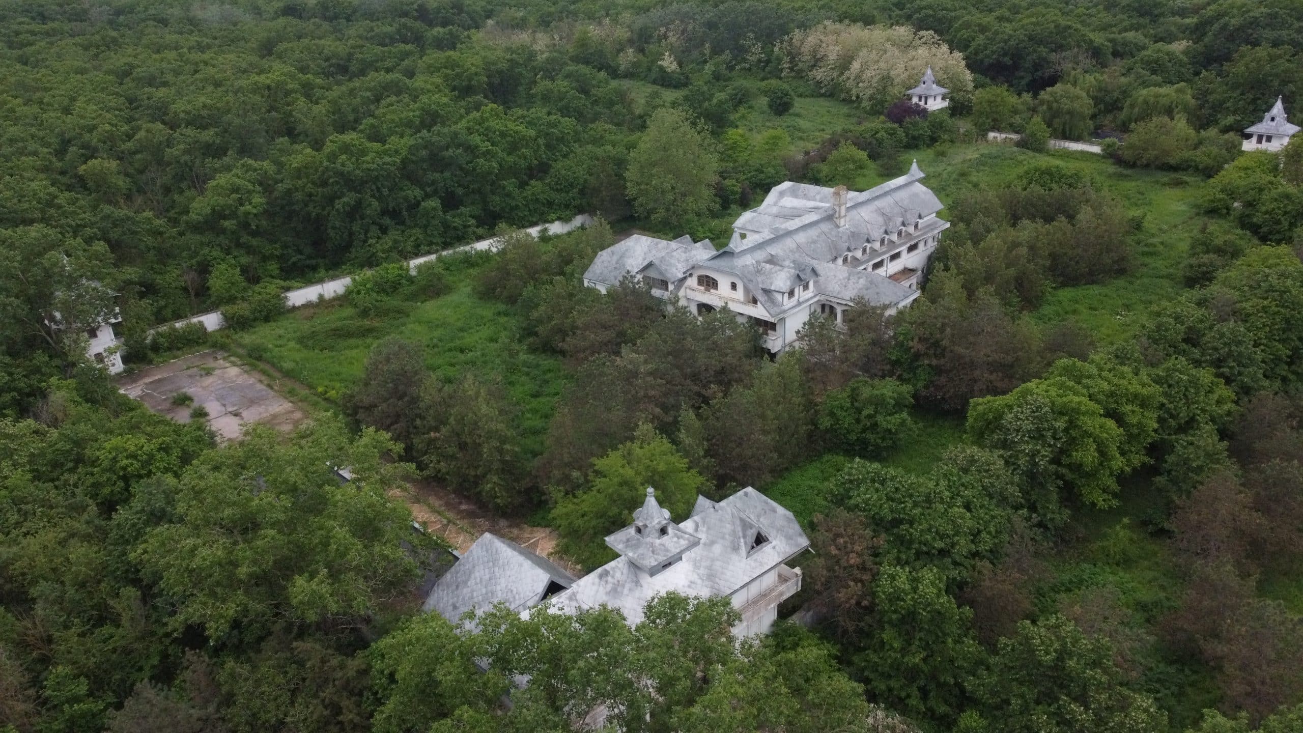 Ce s-a ales din excentricul complex cu ferma din serialul Dallas și din turnul Eiffel, construite de unul dintre primii milionari ai României