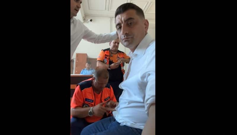 VIDEO Liderul AUR, consultat de medici la sediul Parchetului General după ce a intrat în greva foamei
