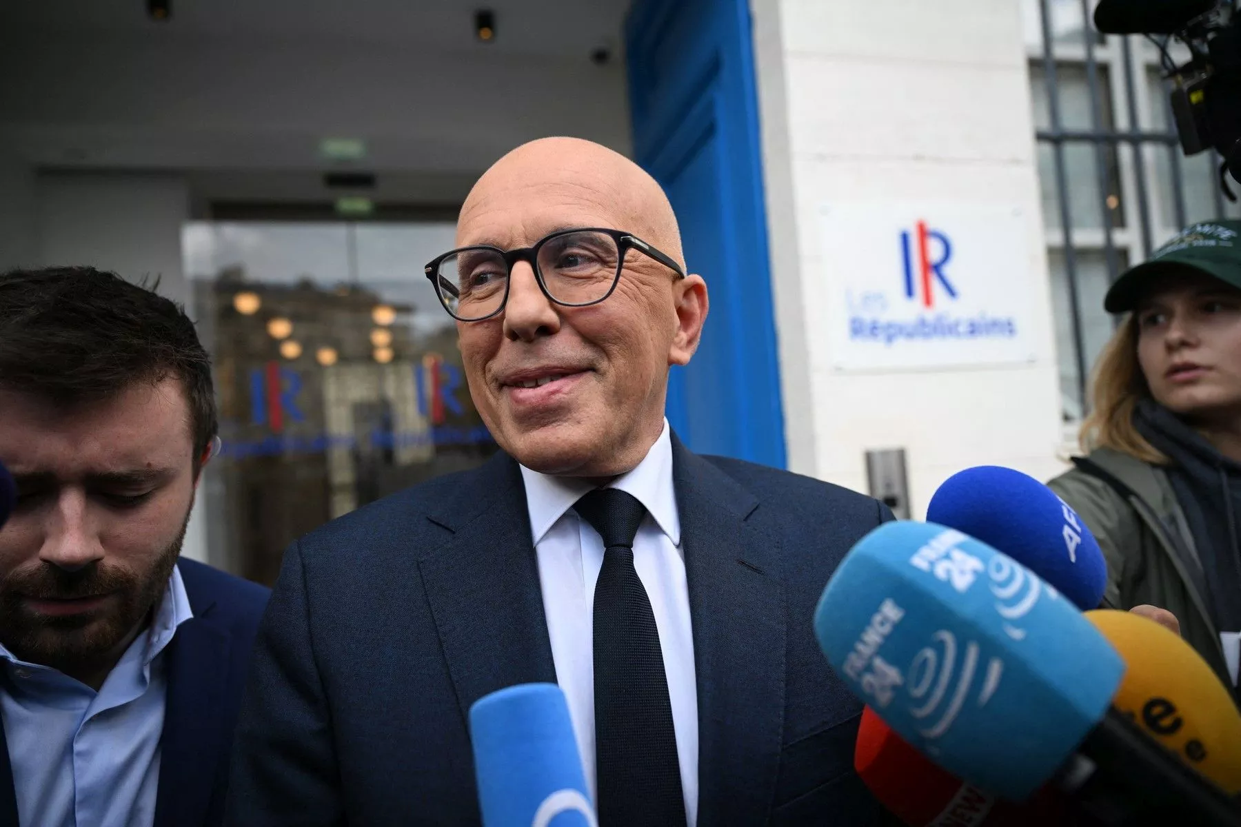 Alegeri Franța. Rumoare după ce șeful conservatorilor a cerut alianță cu Le Pen. Partidul gaullist, în pragul imploziei / Extrema dreaptă salută anunțul