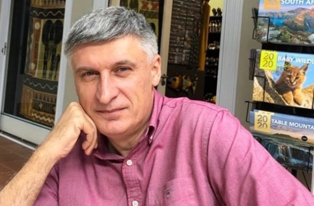 A început cu stângul. Nu are importanță dacă un candidat poartă fustă sau pantaloni