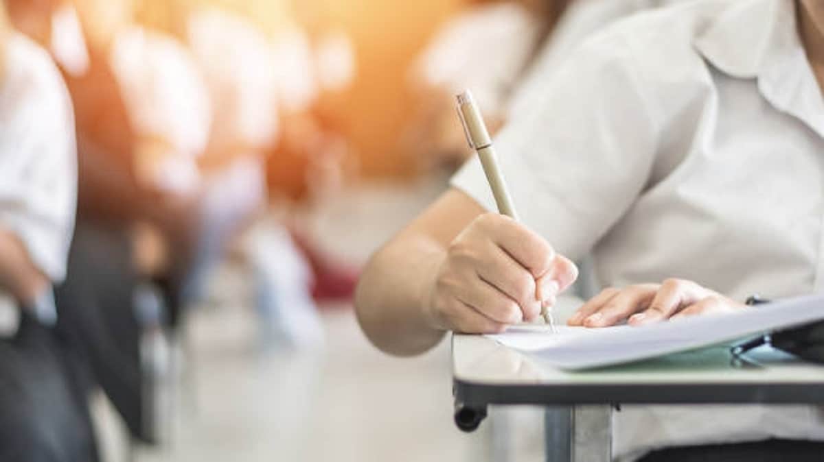 Senator AUR cere demisia ministrului Educației din cauza rezultatelor de la Evaluarea Naţională