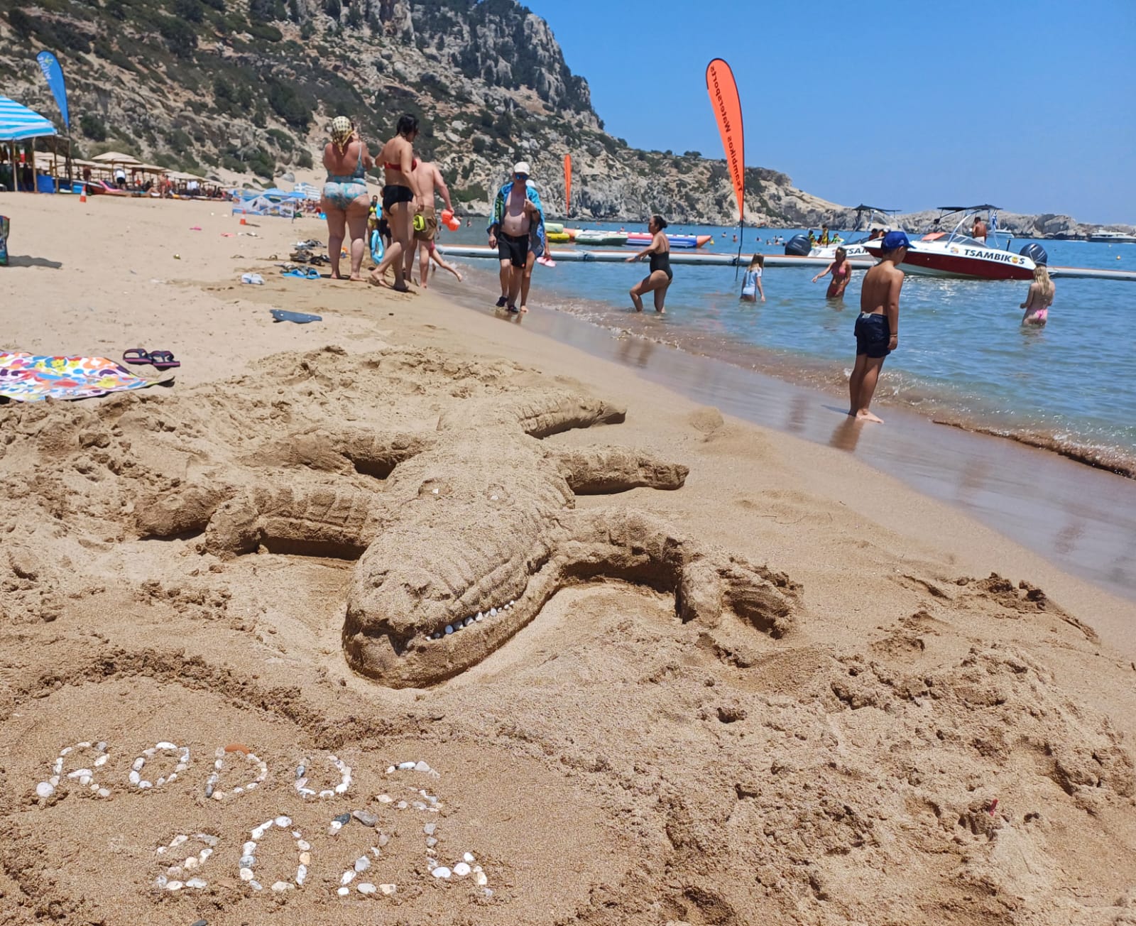 REPORTAJ / Aventurile unei mame singure în vacanță cu copilul în Grecia
