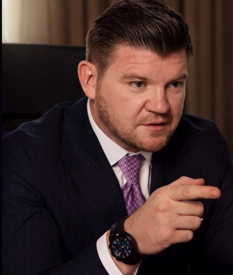 Consultantul politic Anton Pisaroglu a fost invitat de Emmanuel Macron la ceremonia din Paris dedicată Zilei Naționale a Franței